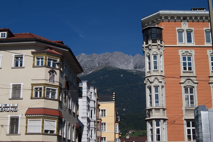 100_1715 small INNSBRUCK STREET VIEW.jpg - 281693 Bytes